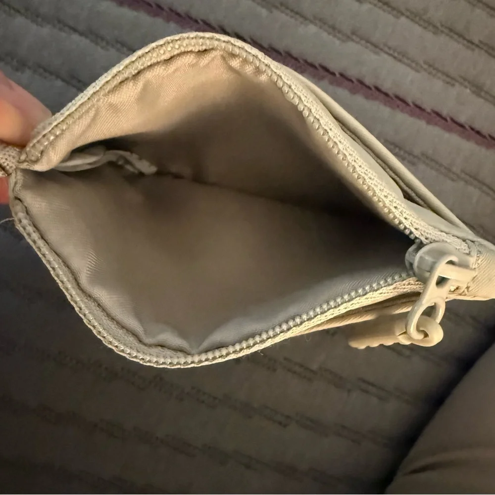 Compact Cream Leather Zip Card Wallet